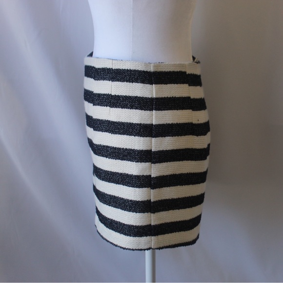 (EUC) BCBGeneration Nautical Shorts - Picture 3 of 8